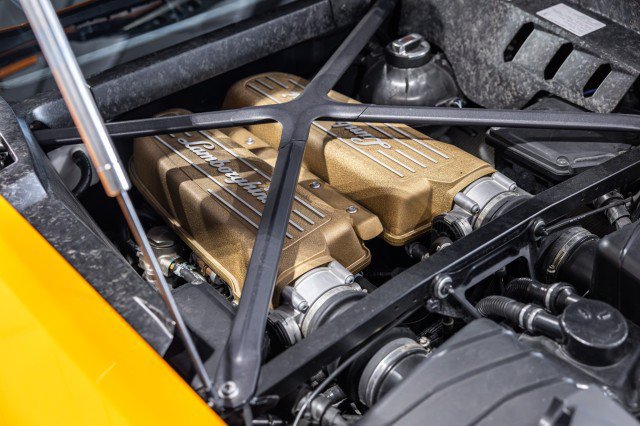 Used 2018 Lamborghini Huracan Performante AWD/4WD image 40