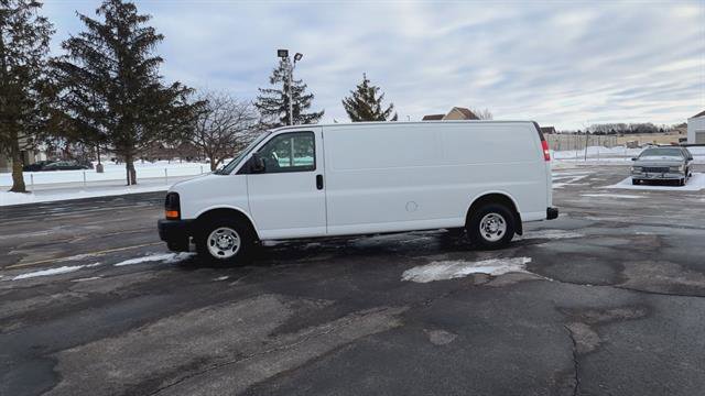 Used 2017 Chevrolet Express 3500 Extended image 6