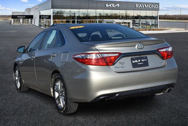 Used 2015 Toyota Camry SE image 5