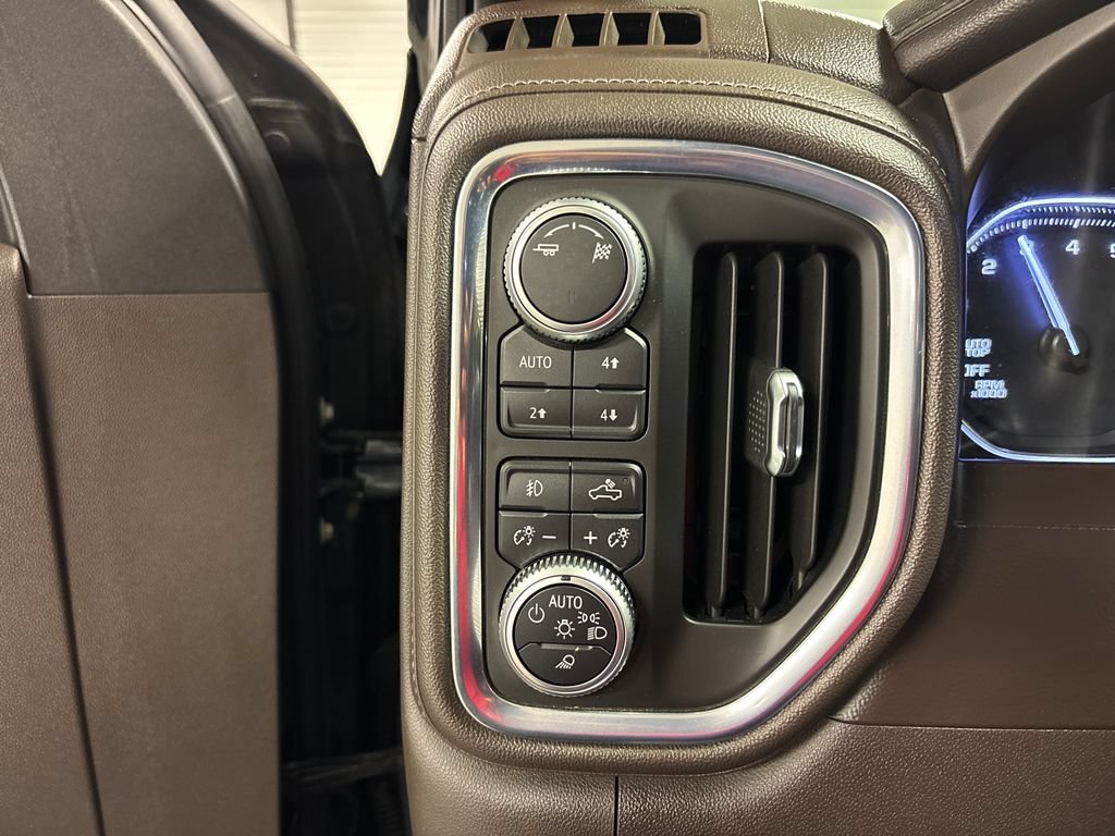 Used 2019 GMC Sierra 1500 SLT w/ SLT Premium Plus Package AWD/4WD image 30