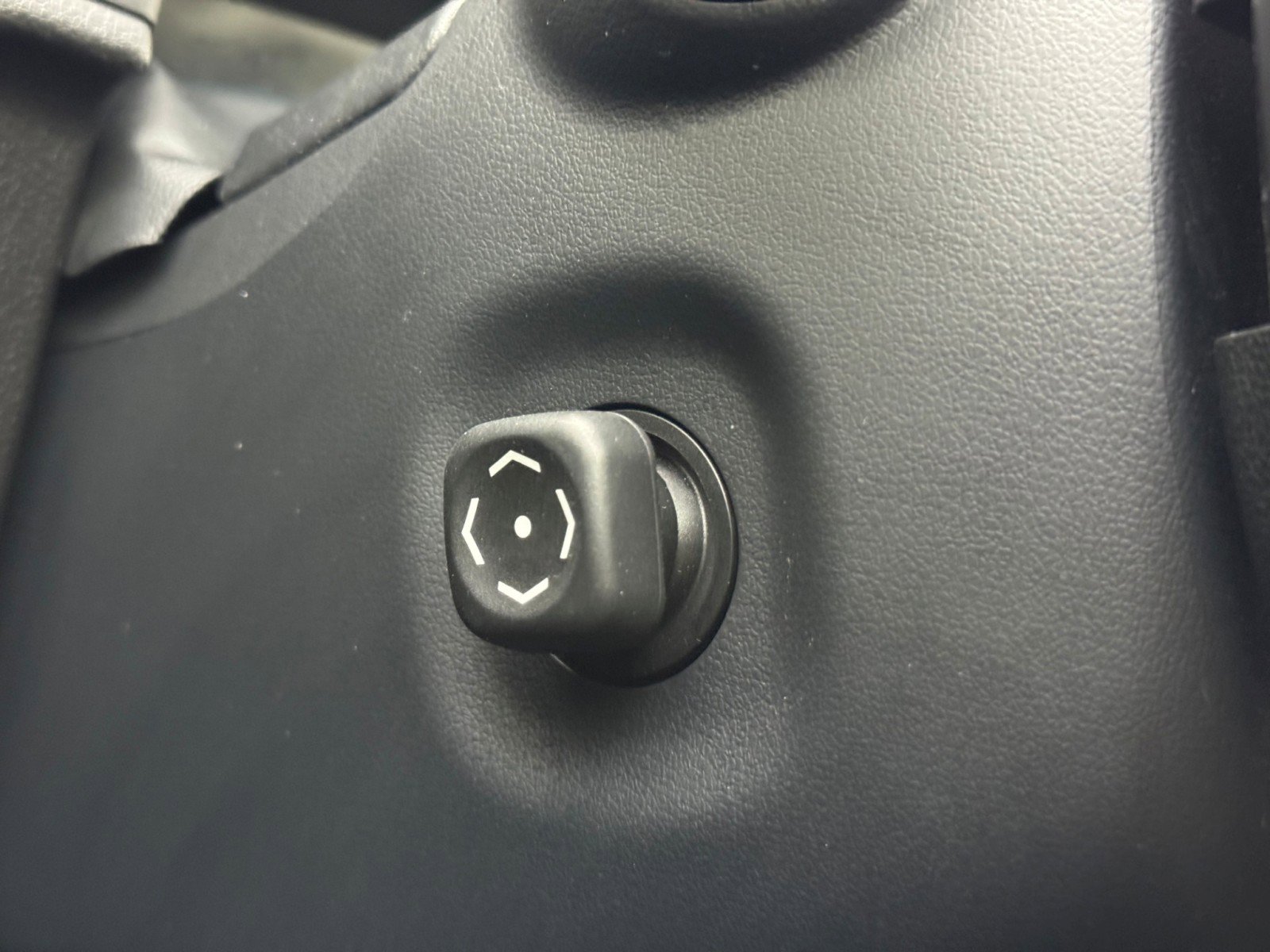 Used 2020 Lexus ES 300h w/ Premium Package image 18