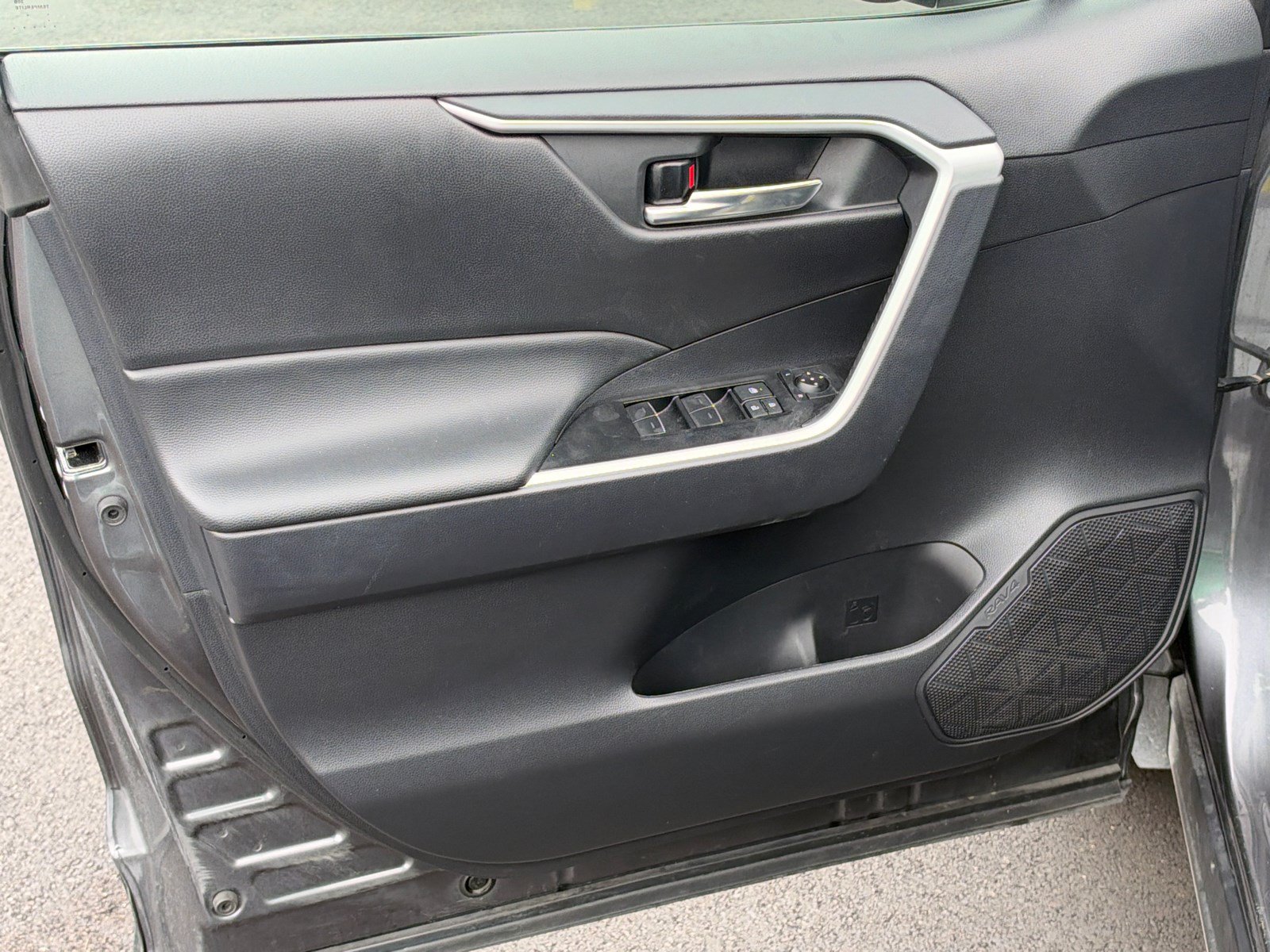 Used 2025 Toyota RAV4 XLE AWD/4WD image 10