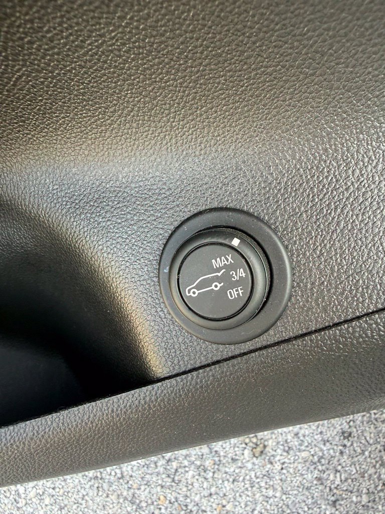 Used 2019 Buick Envision Essence FWD image 18