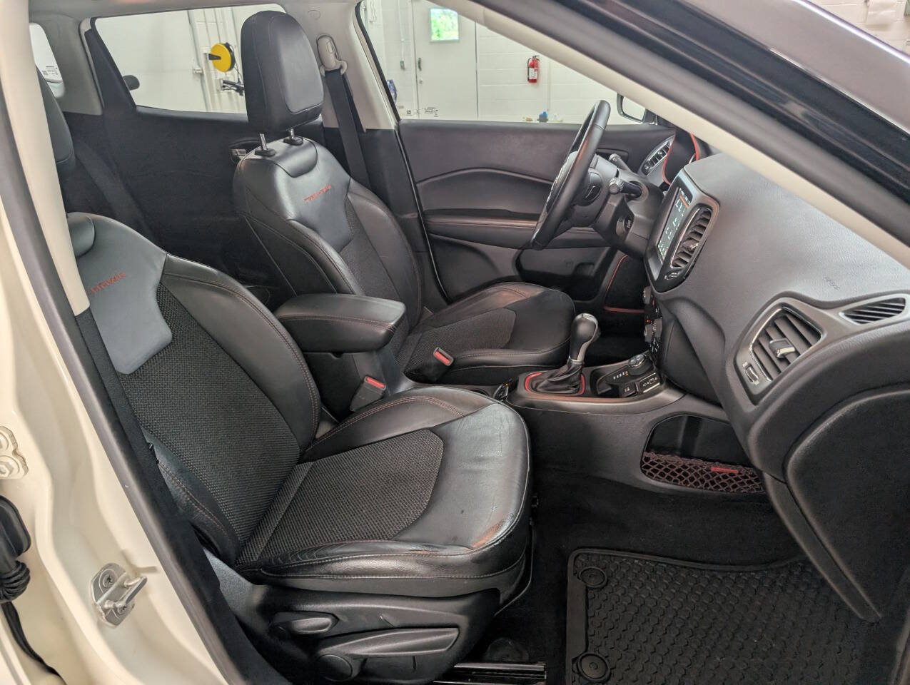 Used 2018 Jeep Compass Trailhawk w/ Navigation Group AWD/4WD image 23