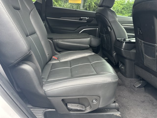 Certified 2024 Kia Telluride EX w/ EX Captain's Chair Package FWD image 18