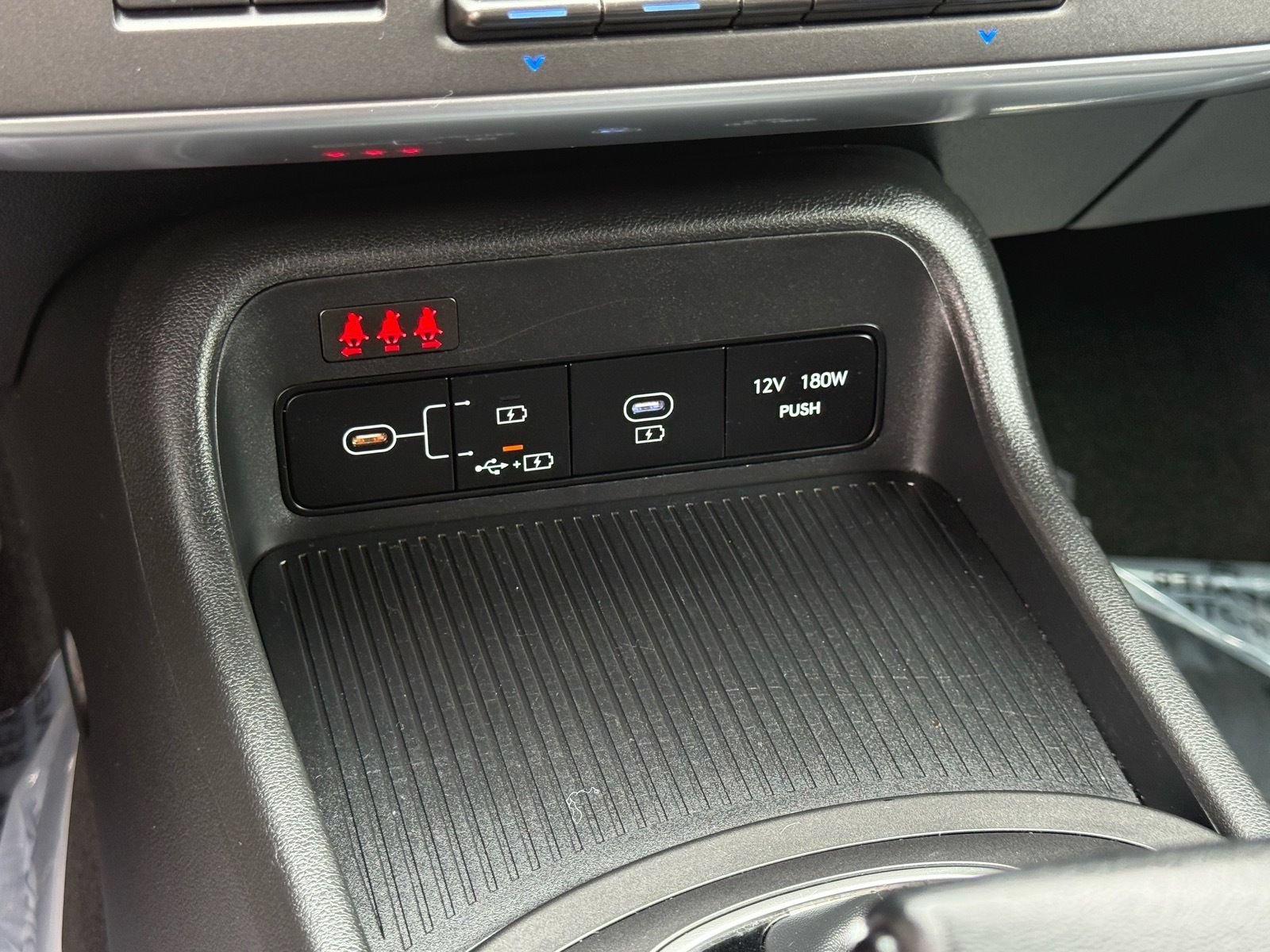 Used 2025 Hyundai Kona SEL FWD image 23