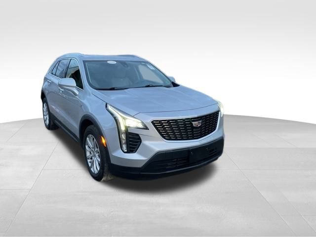 Used 2019 Cadillac XT4 Luxury w/ Cold Weather Package image 4