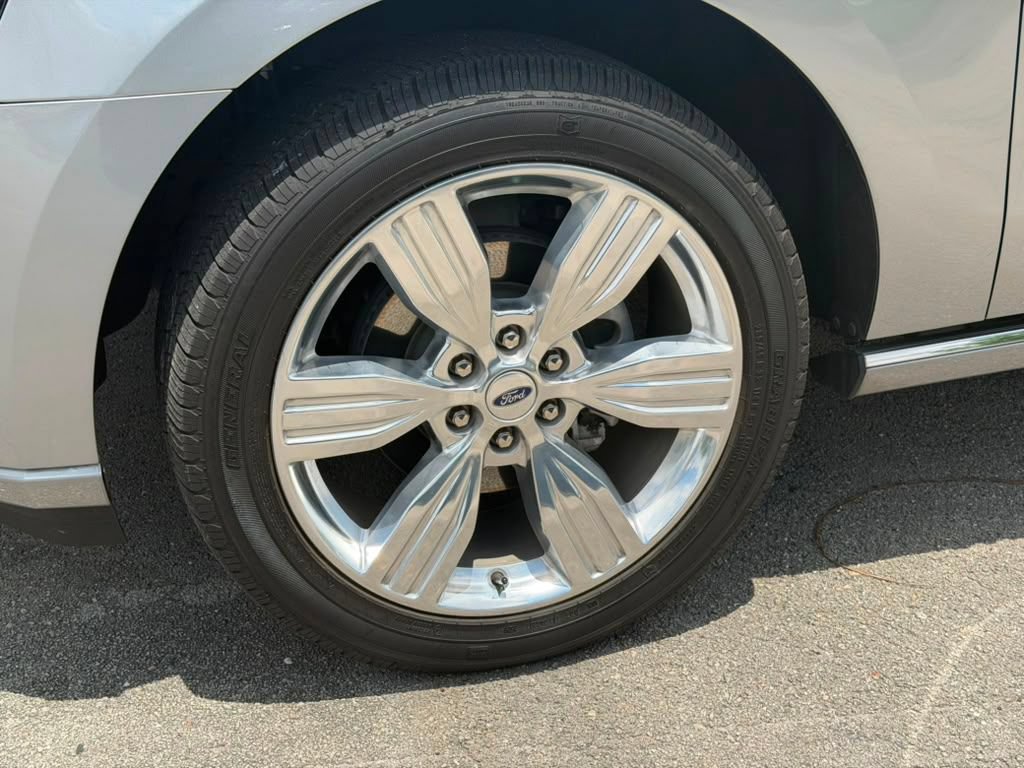 Used 2023 Ford Expedition Platinum RWD image 4
