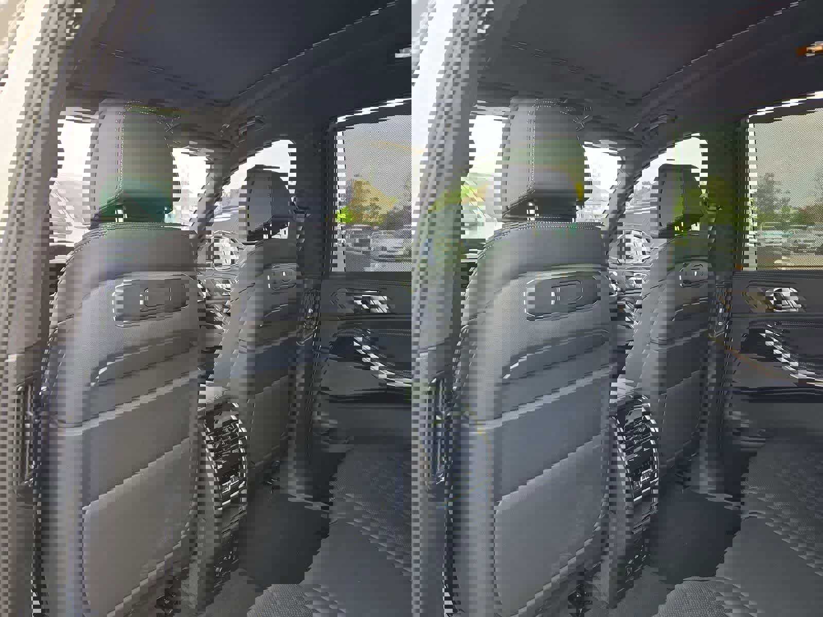 Used 2024 BMW X7 xDrive40i w/ M Sport Package image 16