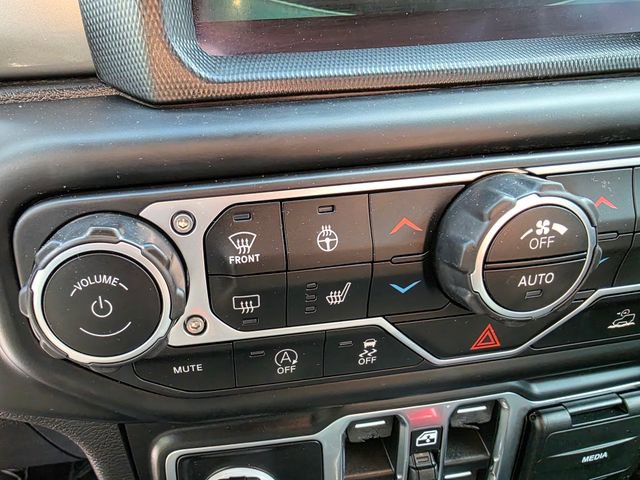 Used 2023 Jeep Wrangler Unlimited Sahara w/ Cold Weather Group AWD/4WD image 28