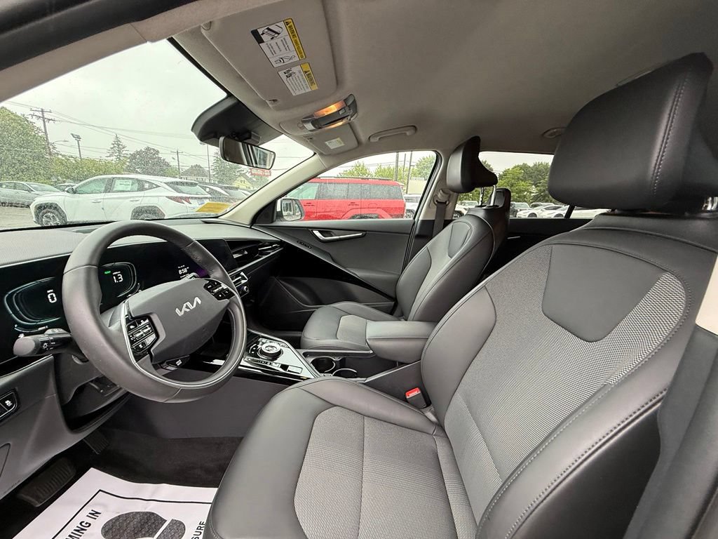 Used 2024 Kia Niro EX w/ EX Cold Weather Package FWD image 22