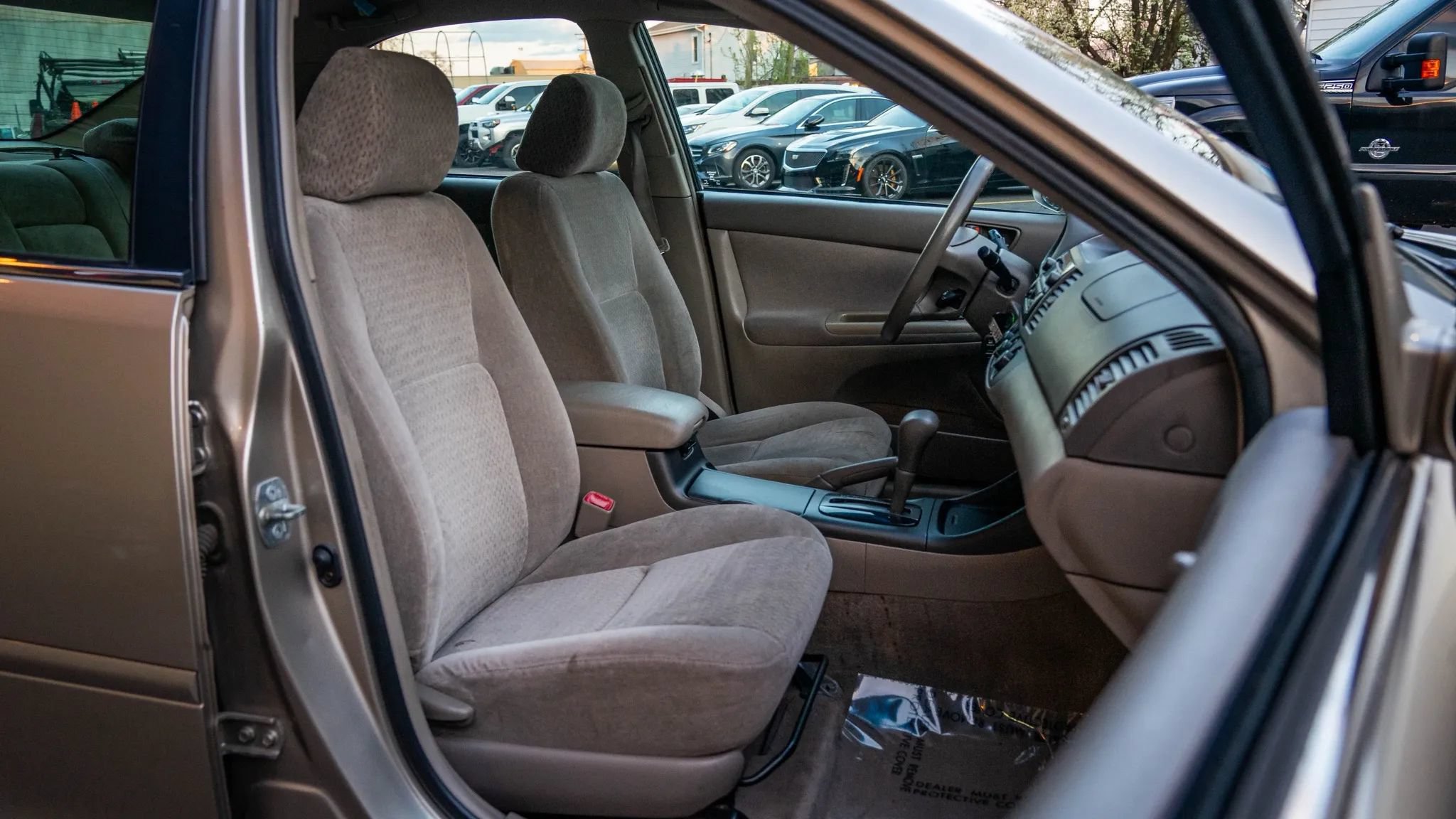 Used 2004 Toyota Camry LE w/ Fleet Convenience Pkg FWD image 10