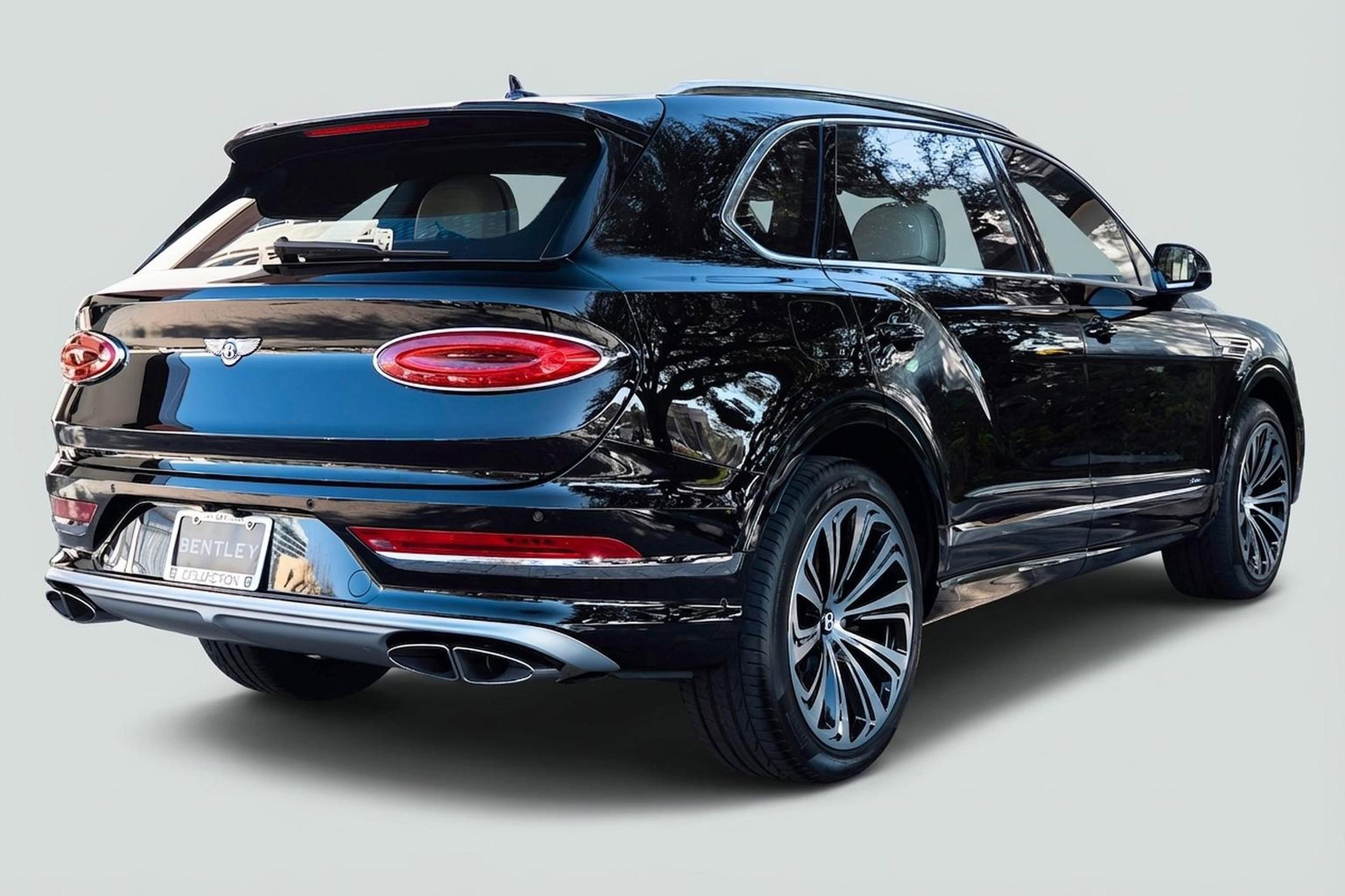 Used 2023 Bentley Bentayga Extended Wheelbase image 3