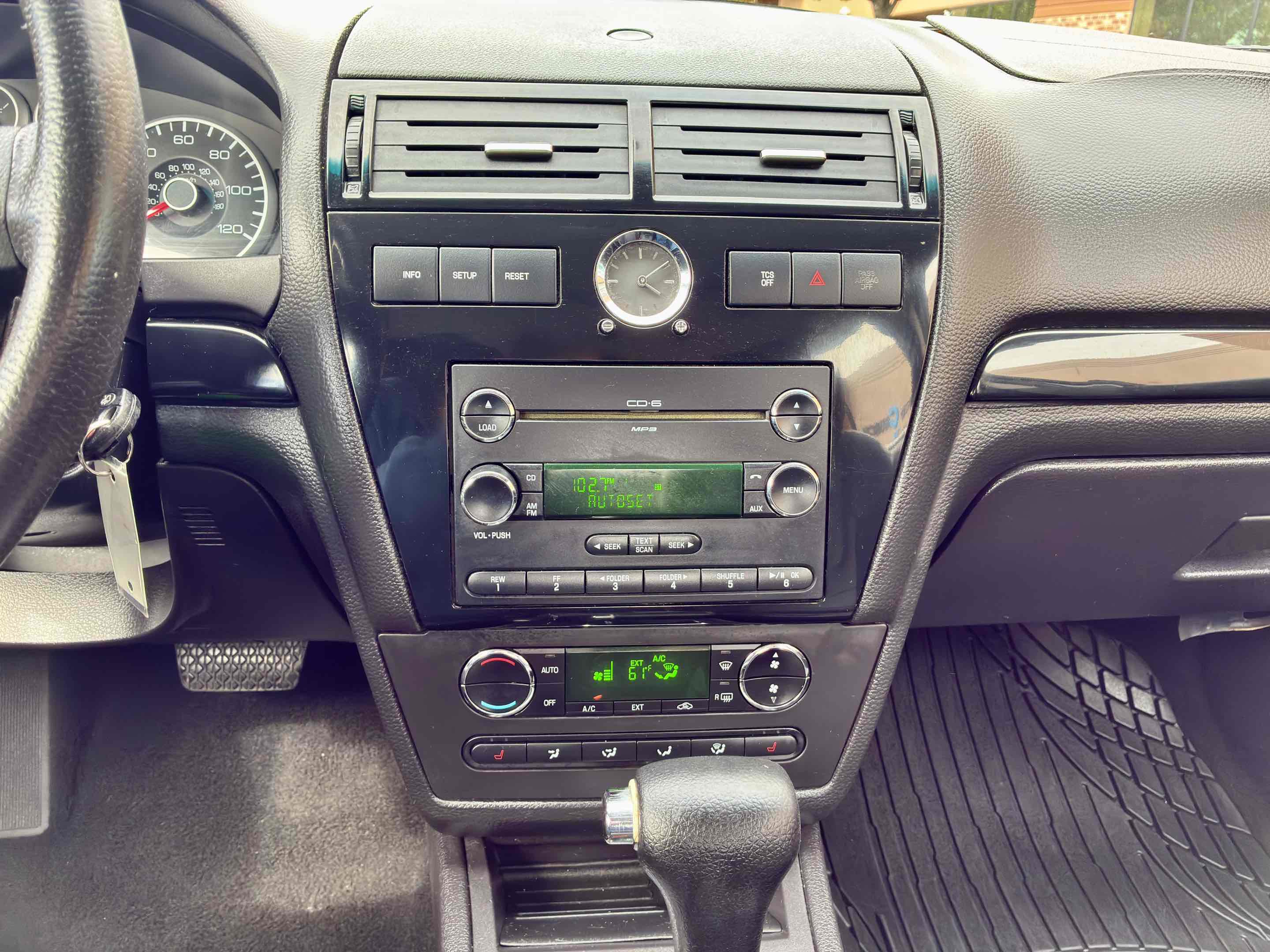 Used 2009 Ford Fusion SEL FWD image 19