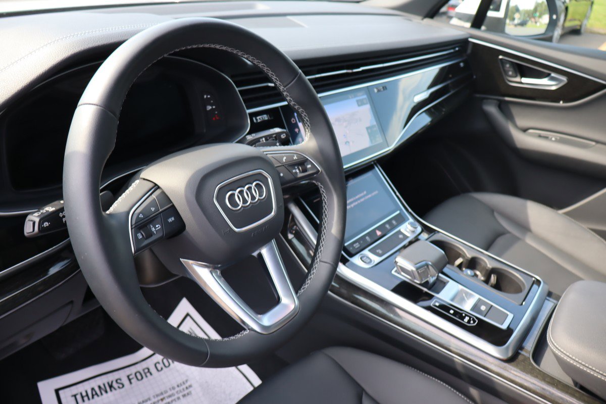 Used 2025 Audi Q7 2.0T Premium w/ Convenience Package image 9