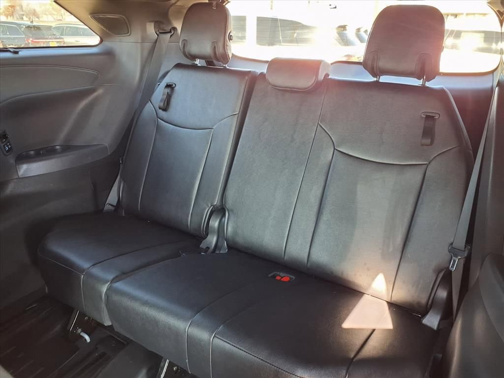 Used 2024 Toyota Sienna XSE w/ XSE Premium Package image 27