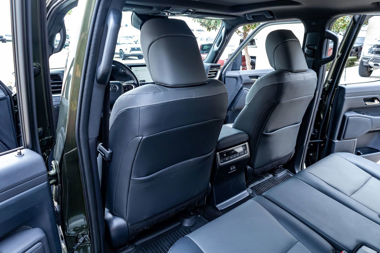 Used 2024 Lexus GX 550 w/ Accessory Package (2T) AWD/4WD image 33