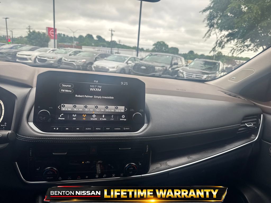 Used 2021 Nissan Rogue Platinum FWD image 15