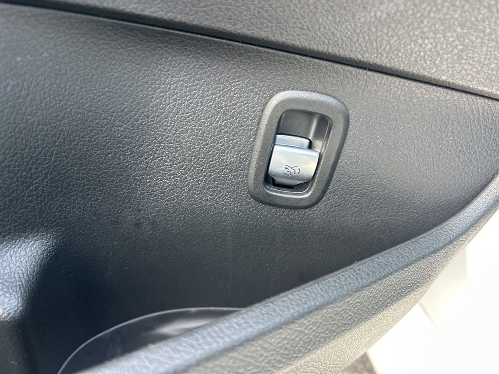 Used 2025 Mercedes-Benz C 300 Sedan image 33