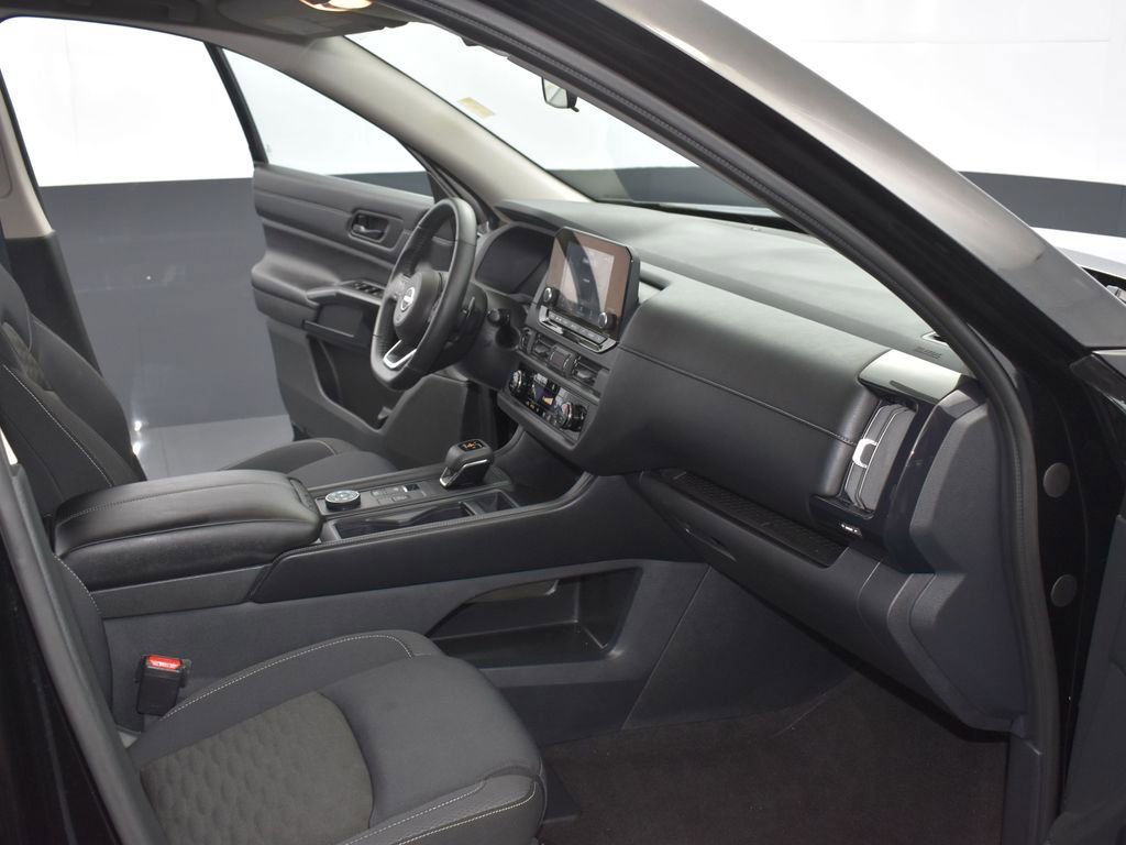 Used 2024 Nissan Pathfinder S AWD/4WD image 17