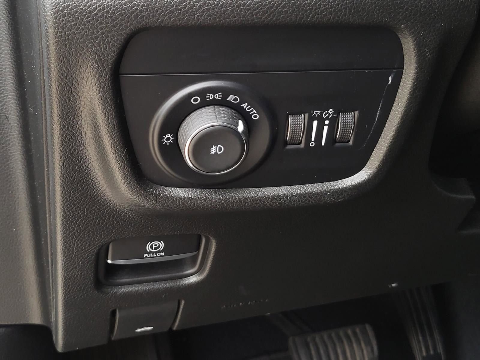 Used 2023 Jeep Grand Cherokee Limited w/ Black Appearance Package image 19