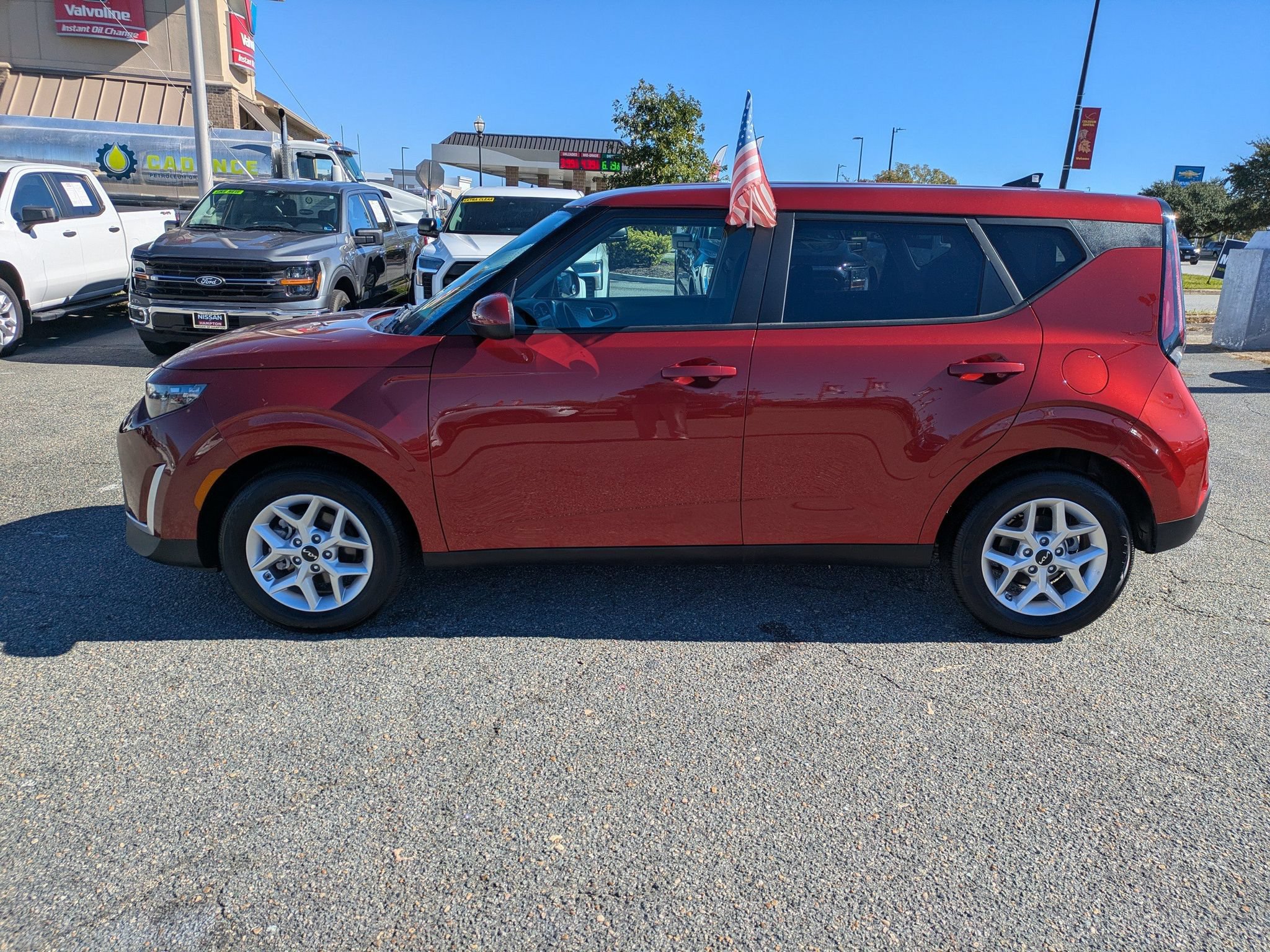 Used 2025 Kia Soul LX w/ LX Technology Package FWD image 7