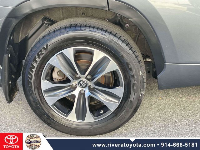 Used 2024 Toyota Highlander XLE AWD/4WD image 9