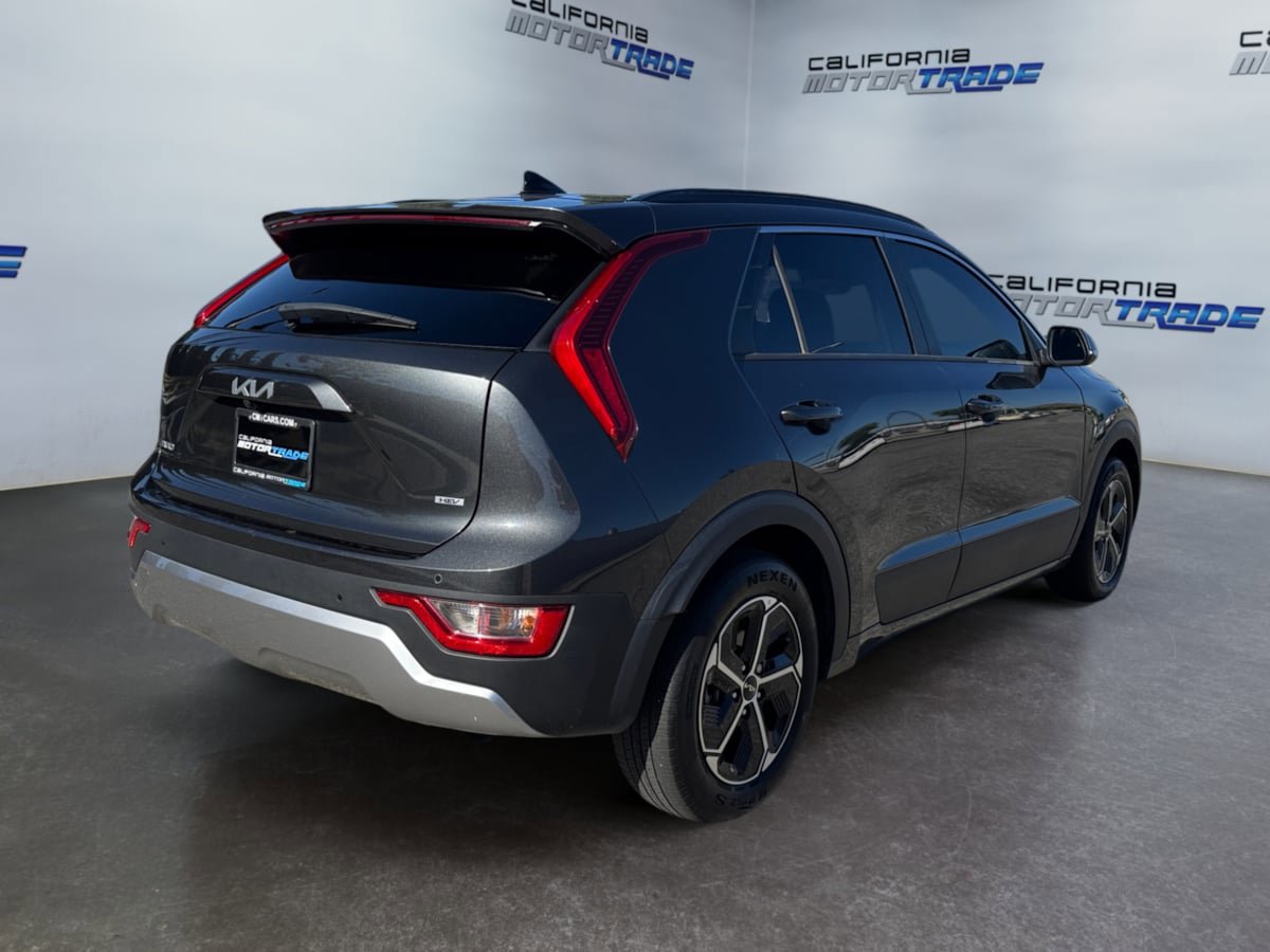 Used 2023 Kia Niro EX image 5