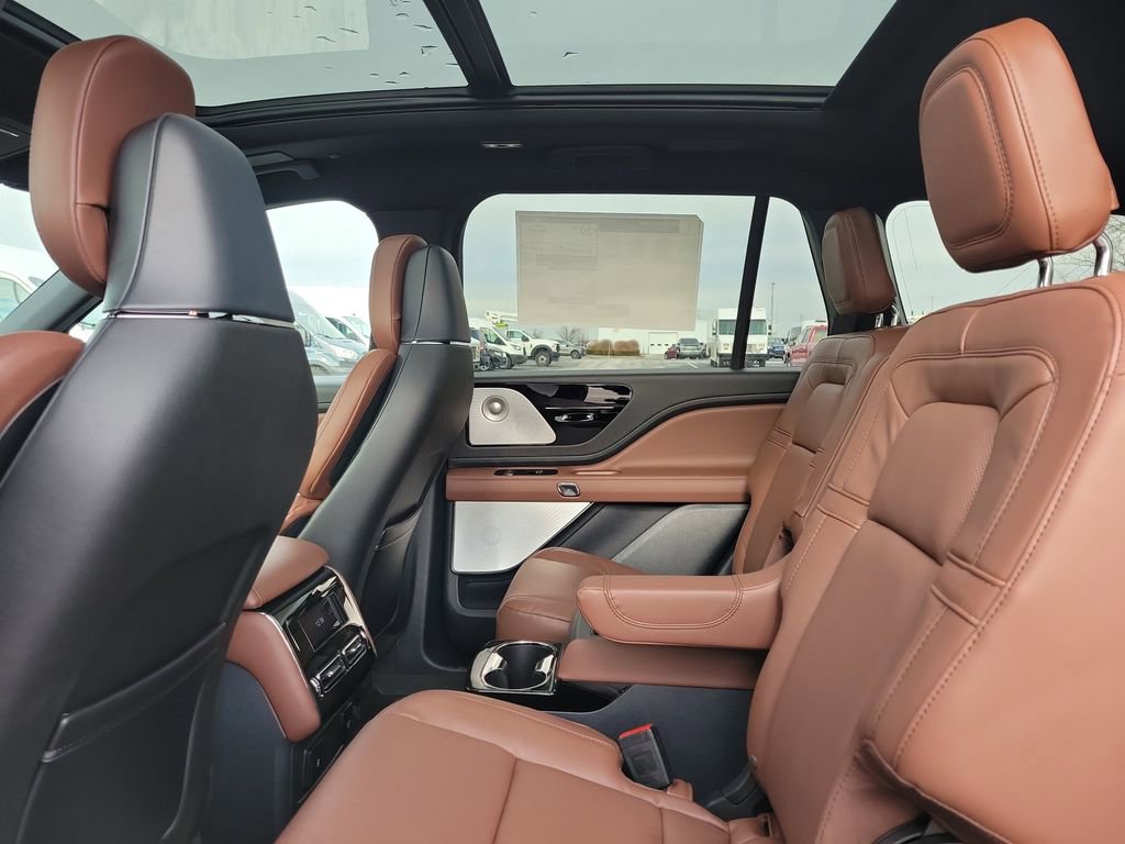 New 2026 Lincoln Aviator Reserve AWD/4WD image 13