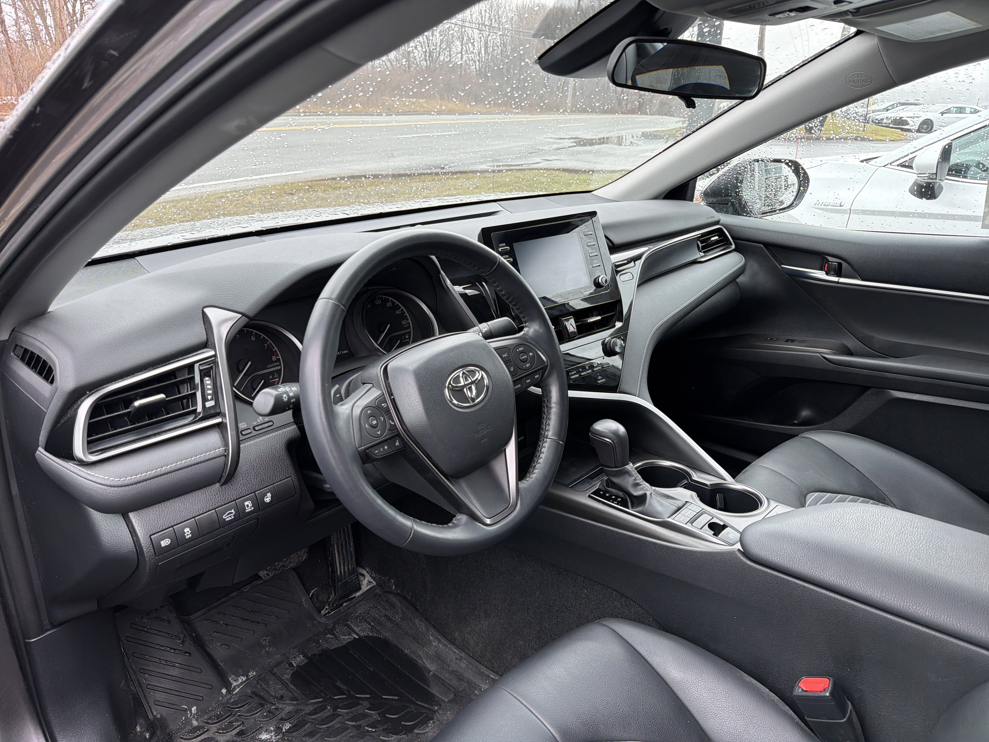 Used 2023 Toyota Camry SE w/ Cold Weather Package image 9