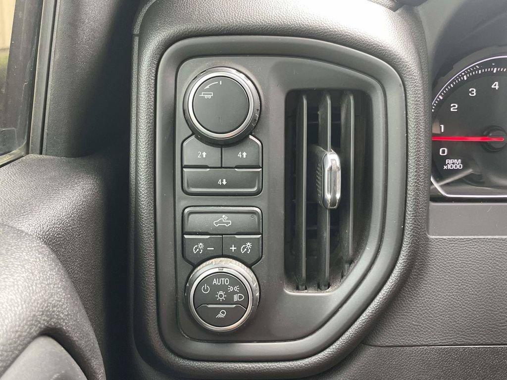 Used 2022 Chevrolet Silverado 2500 Custom w/ Custom Value Package AWD/4WD image 26