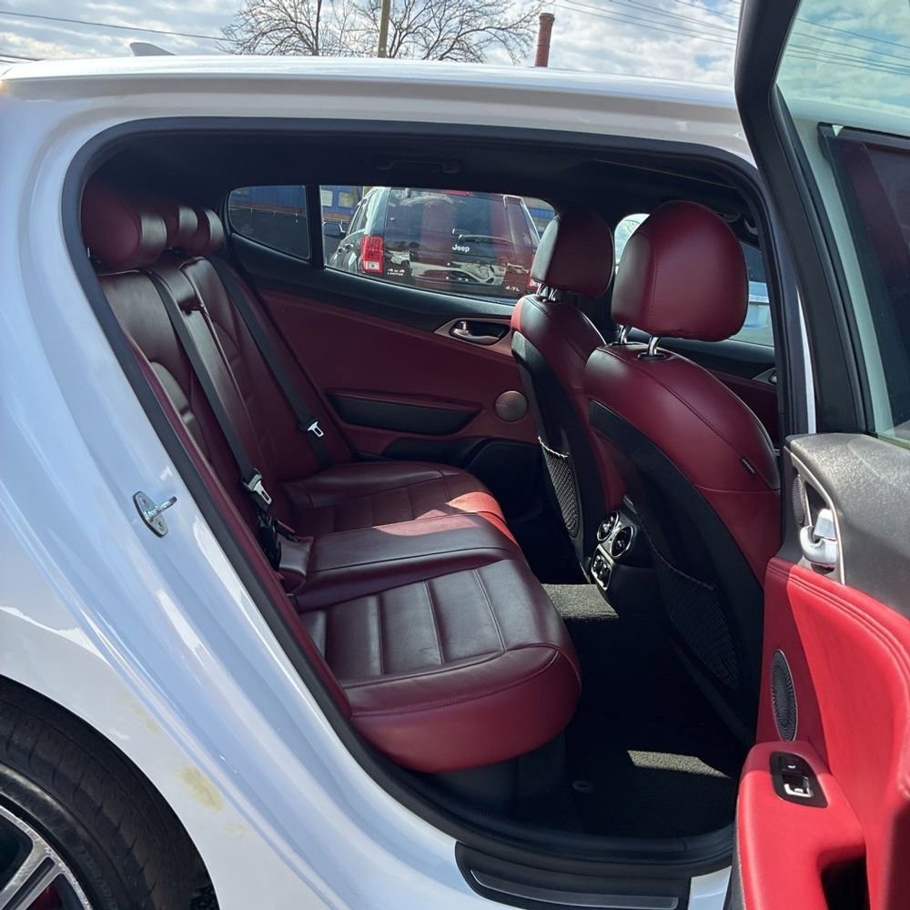 Used 2019 Kia Stinger GT2 image 13