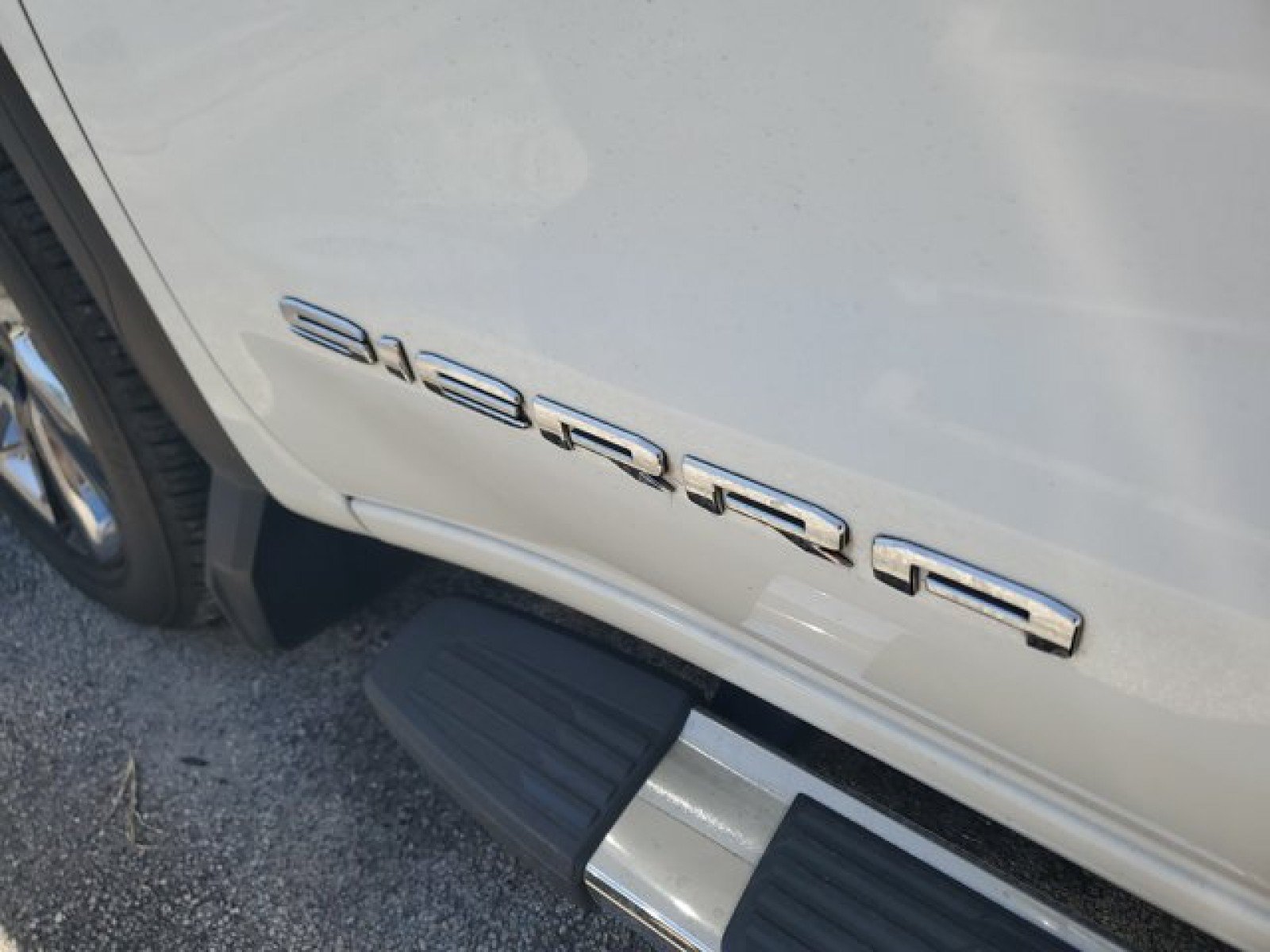 Used 2020 GMC Sierra 1500 SLE w/ SLE Value Package RWD image 5