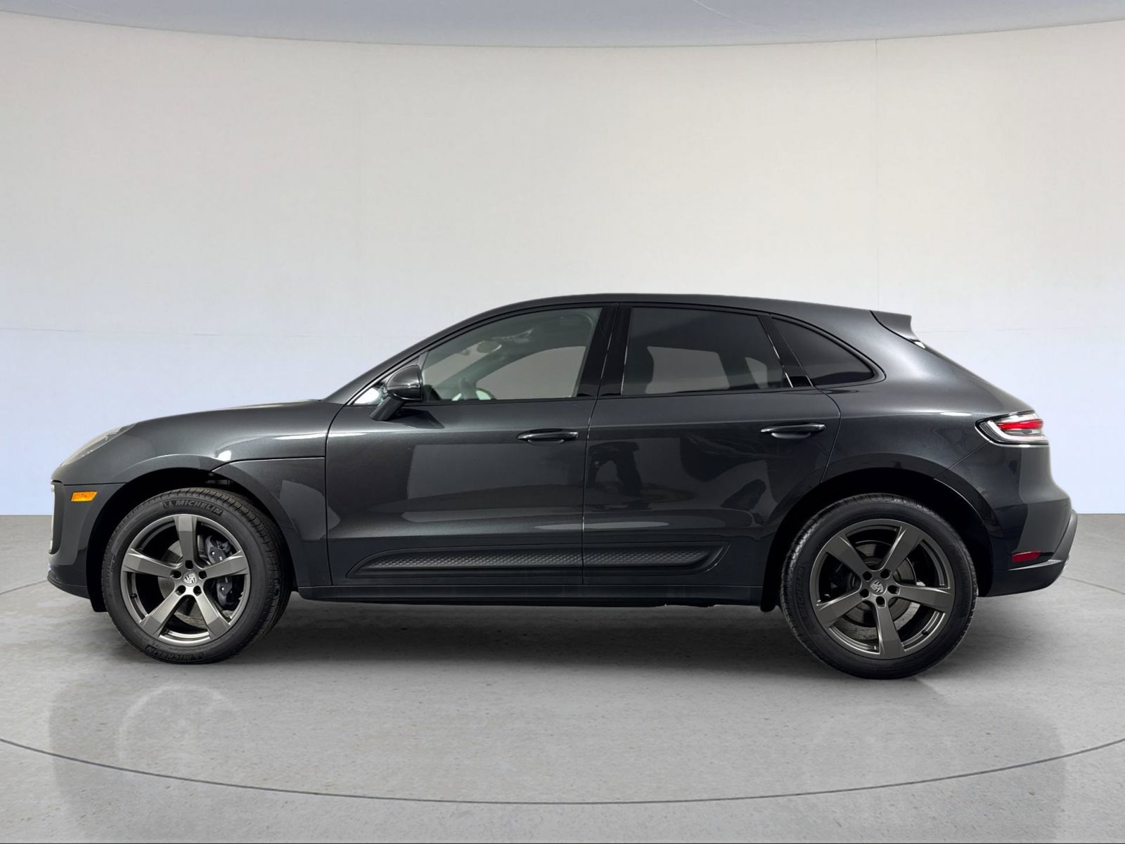 Certified 2026 Porsche Macan AWD/4WD image 2