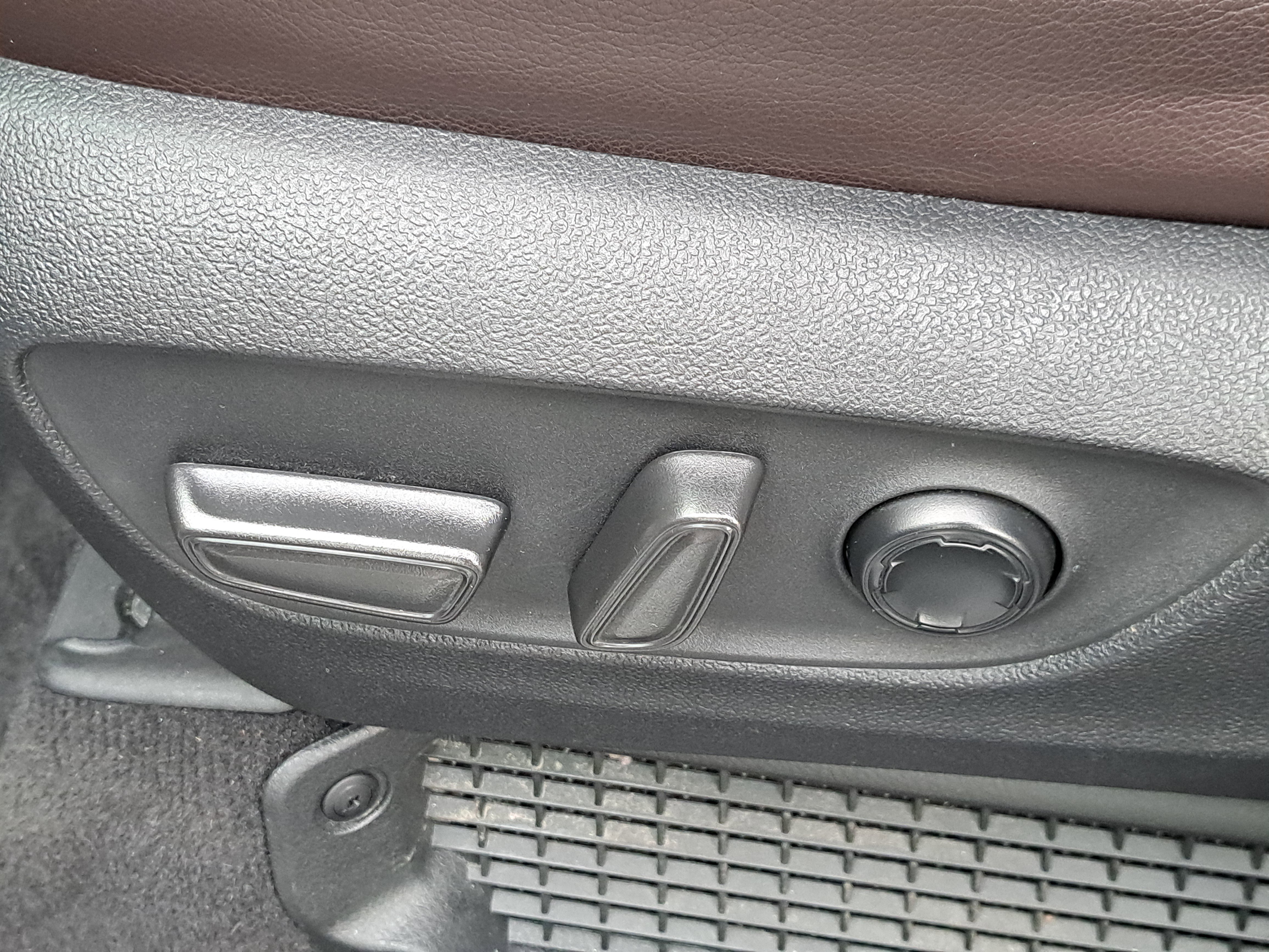 Certified 2021 Toyota Sienna Platinum image 22