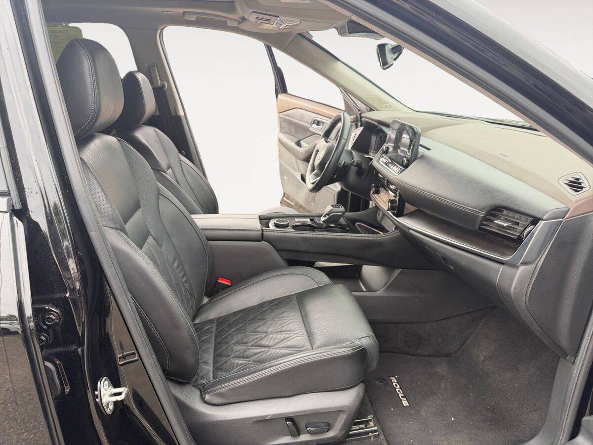 Used 2025 Nissan Pathfinder SV AWD/4WD image 15