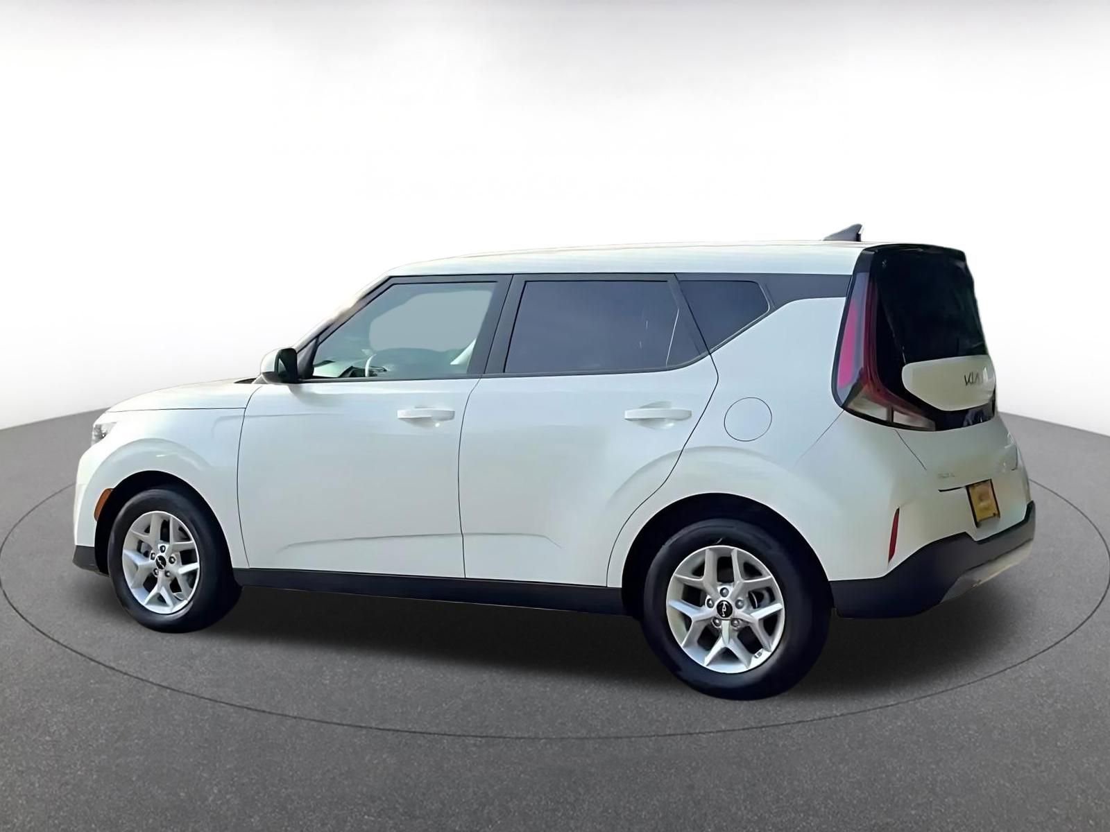 Used 2025 Kia Soul LX w/ LX Technology Package FWD image 12