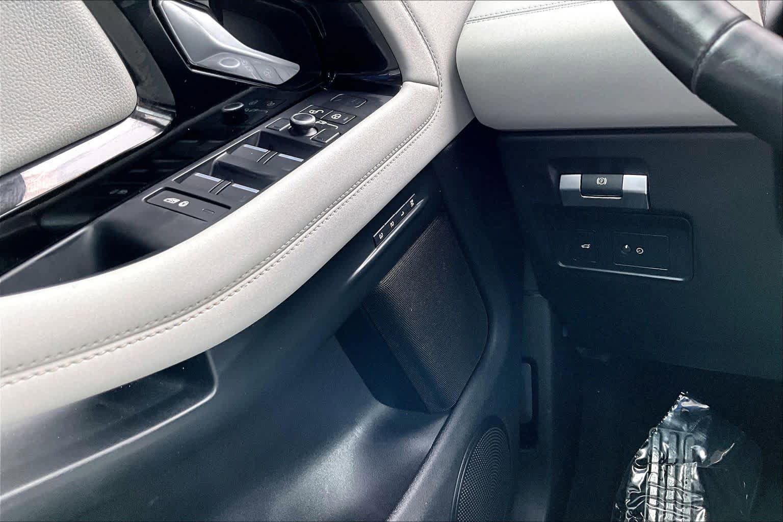 Used 2020 Land Rover Range Rover Evoque SE AWD/4WD image 34