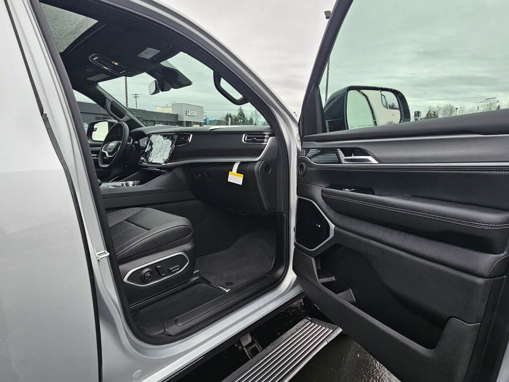 New 2026 Jeep Grand Wagoneer Limited image 40