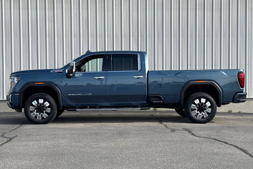 Used 2025 GMC Sierra 3500 Denali w/ Denali Reserve Package image 7