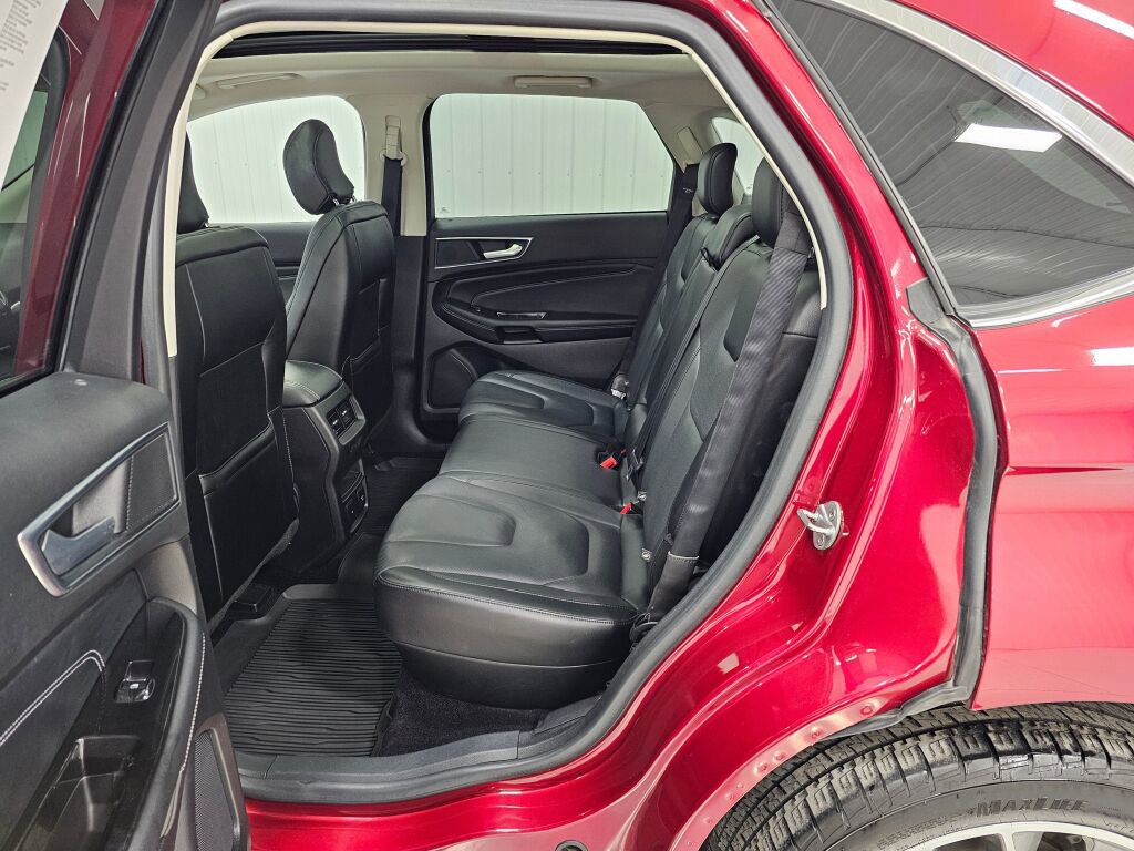 Used 2017 Ford Edge Titanium w/ Equipment Group 302A AWD/4WD image 13