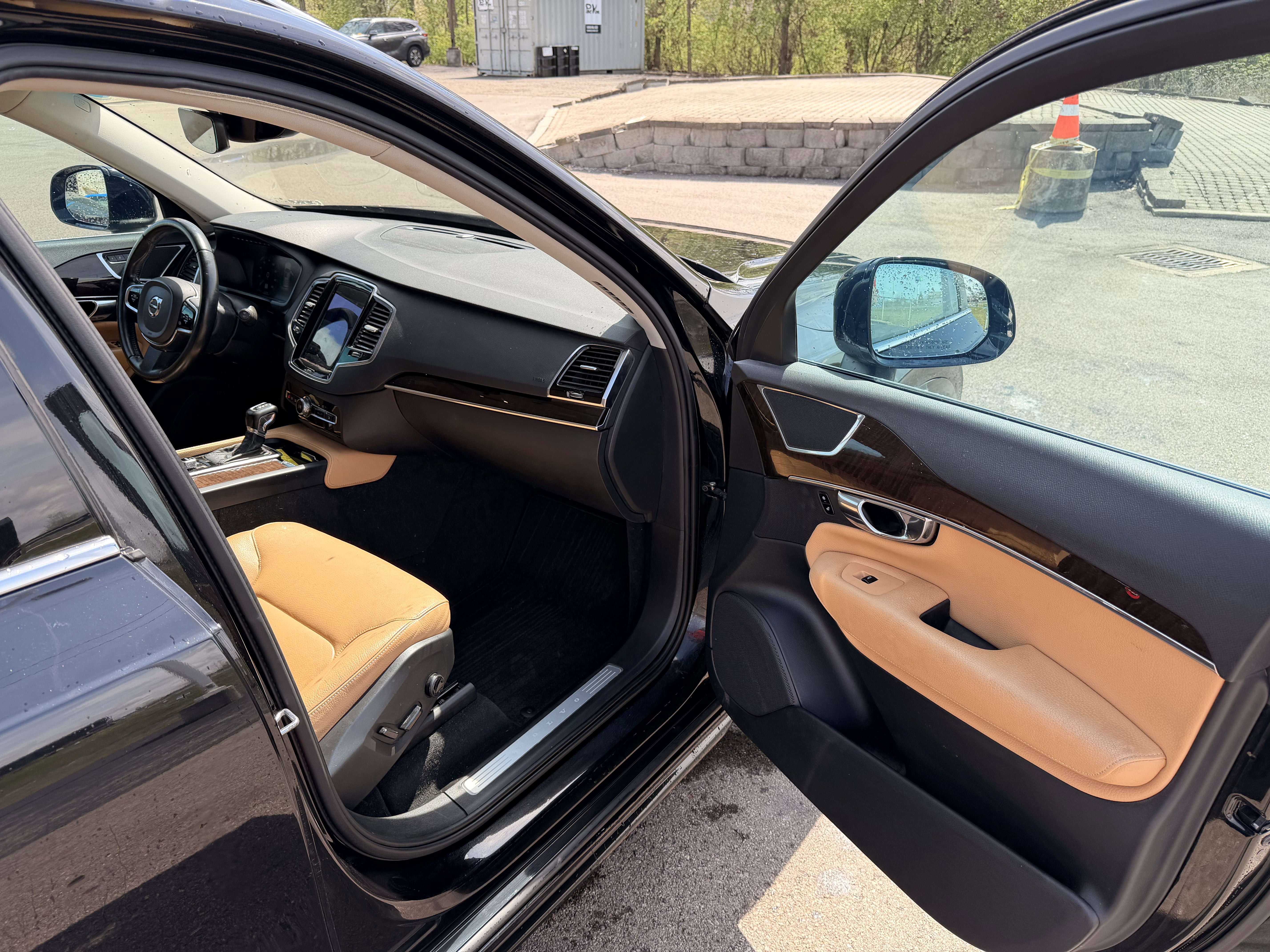 Used 2016 Volvo XC90 T6 Momentum w/ Momentum Plus Package image 15