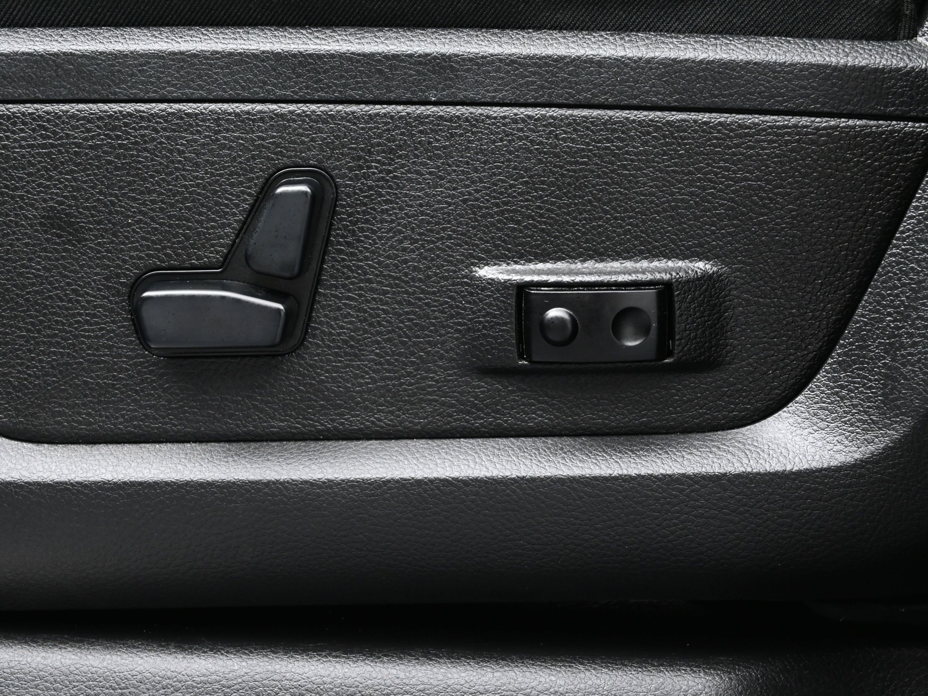 Used 2020 RAM 3500 Laramie w/ Night Edition AWD/4WD image 10