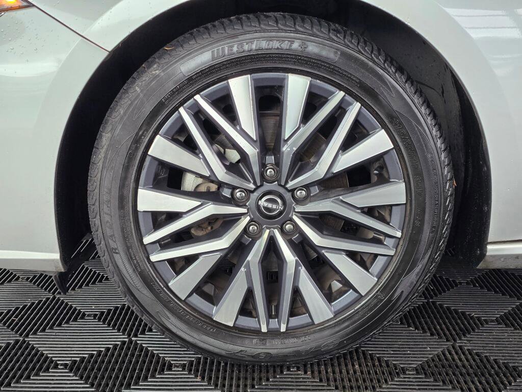 Used 2023 Nissan Altima 2.5 SV FWD image 11