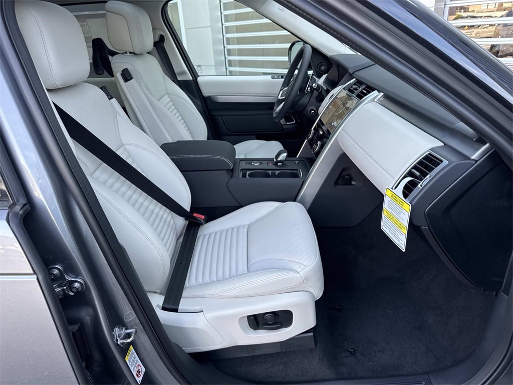 New 2026 Land Rover Discovery Limited Edition image 10