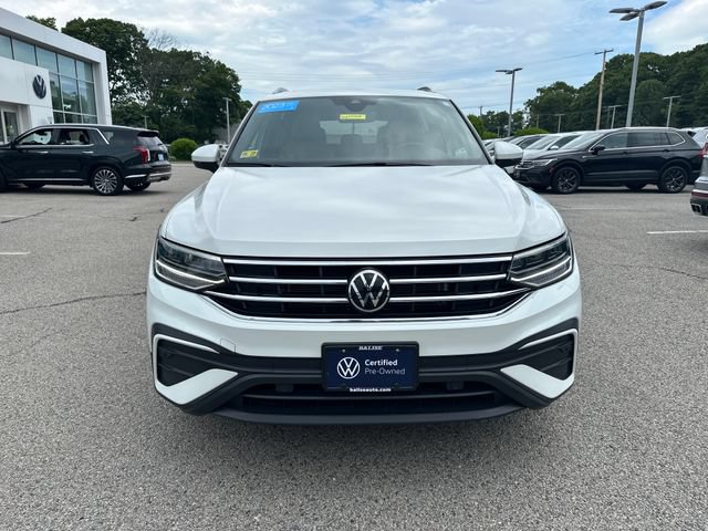 Certified 2023 Volkswagen Tiguan SE w/ Panoramic Sunroof Package AWD/4WD image 2