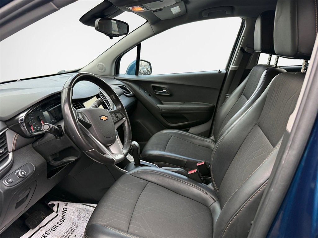 Used 2019 Chevrolet Trax LT w/ LT Convenience Package image 12