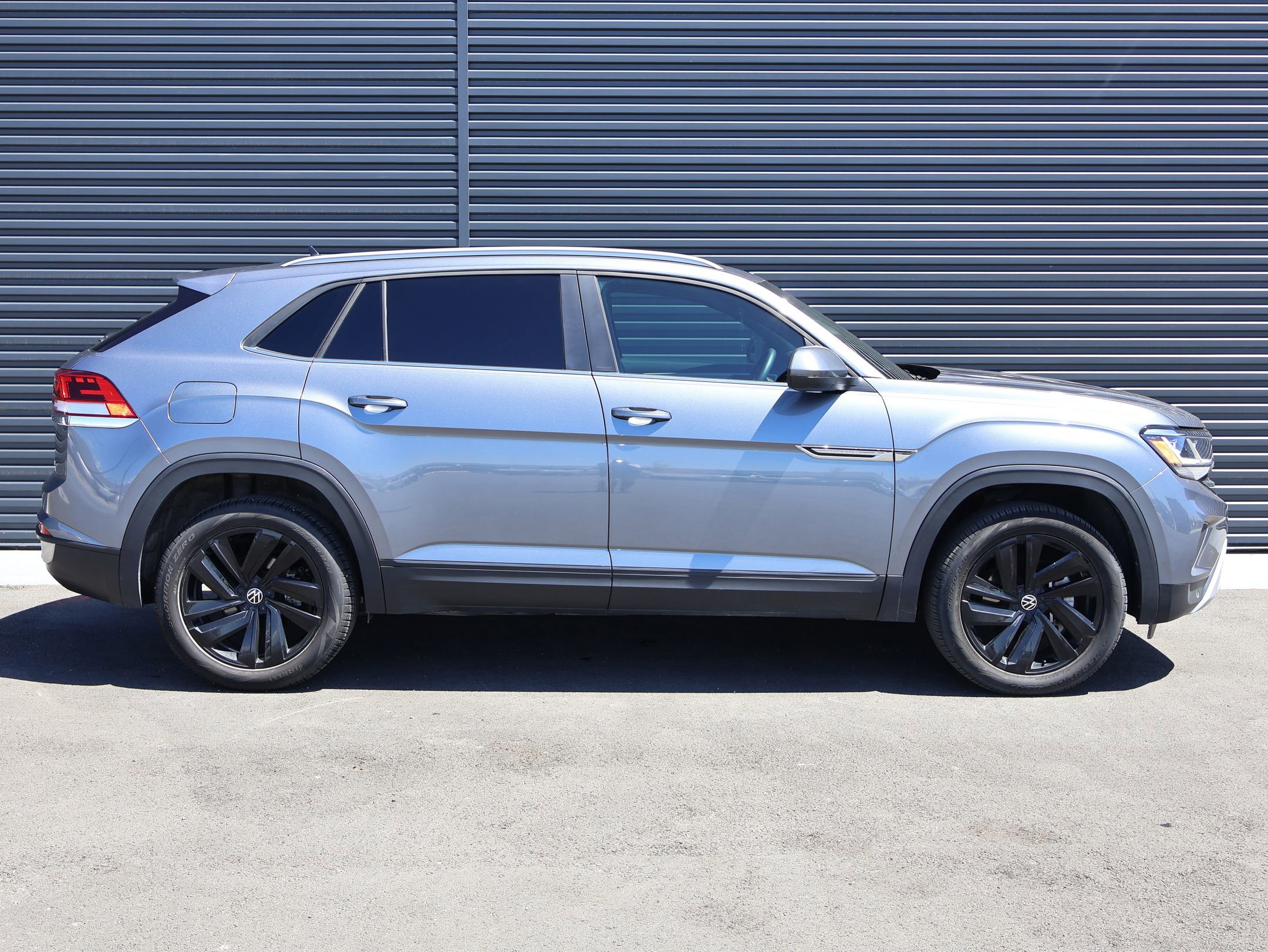 Used 2022 Volkswagen Atlas Cross Sport SE w/ Panoramic Sunroof Package AWD/4WD image 4