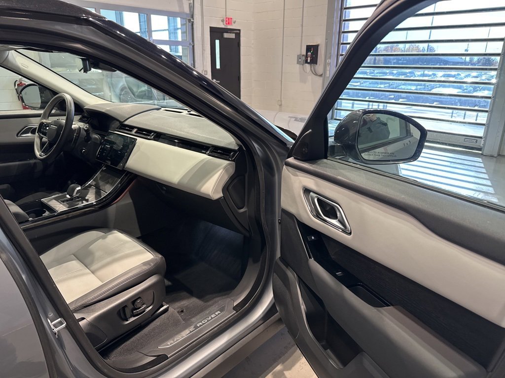 Used 2025 Land Rover Range Rover Velar Dynamic SE image 32
