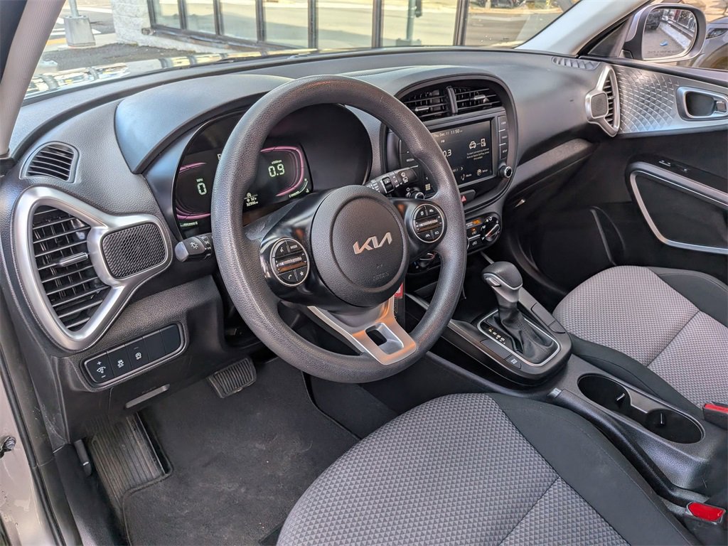 Used 2023 Kia Soul LX image 12